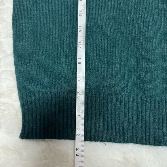 J.Crew Crewneck Sweater with Jeweled Buttons Size Small NWT - Picture 9 of 9